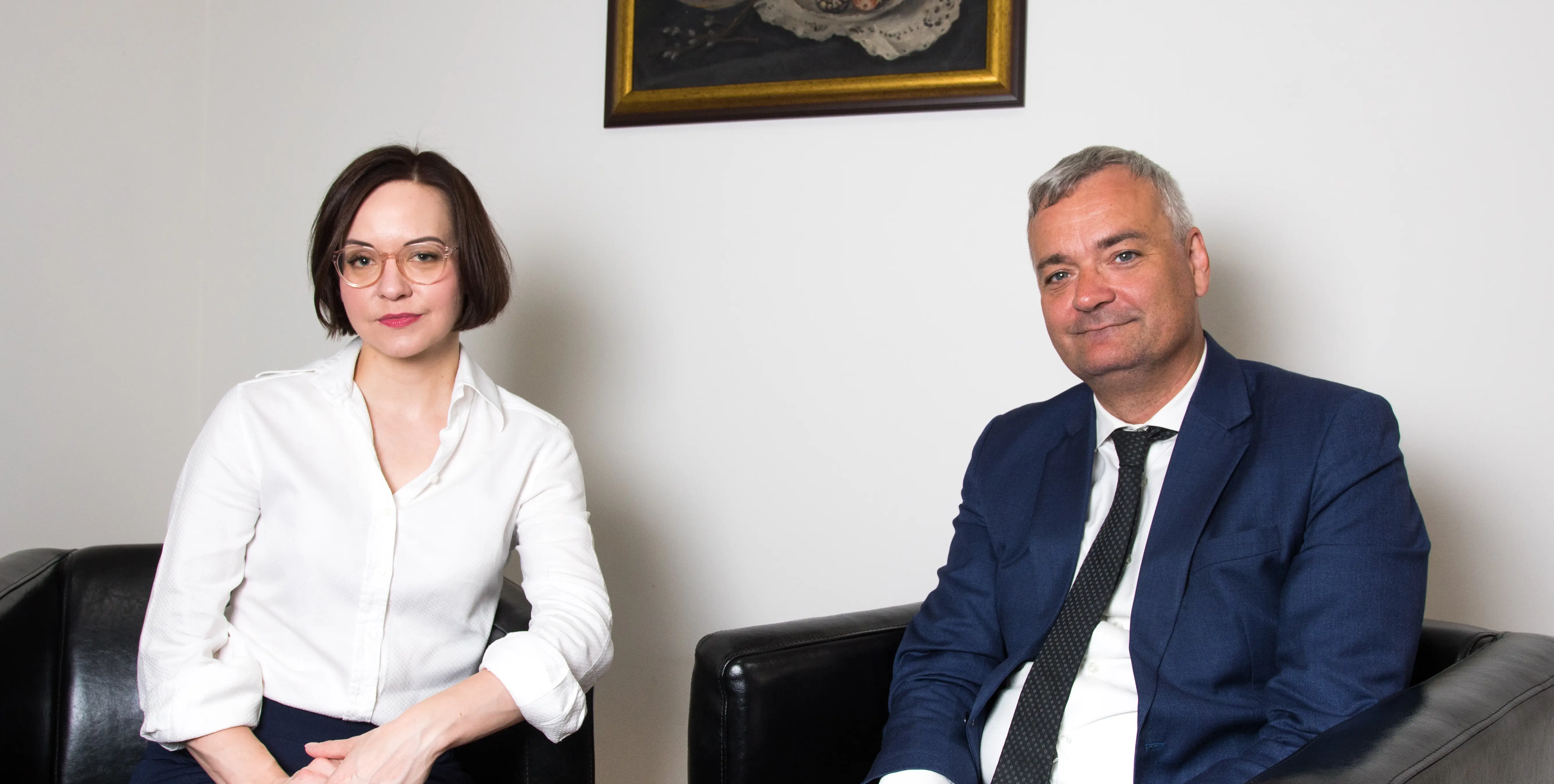Členové advokátní kanceláře OH bez černého pruhu na levé straně